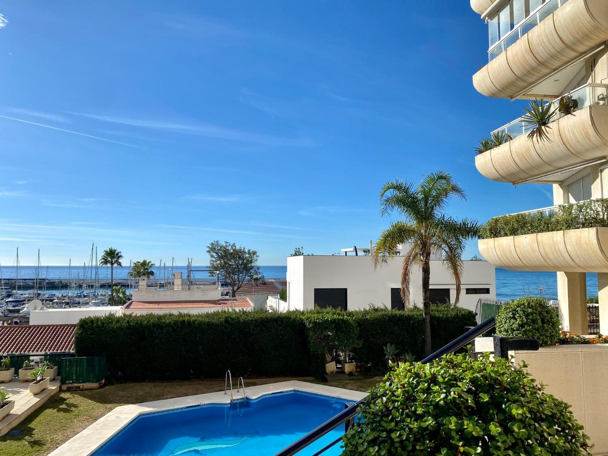 Seafront In Marbella With Pool And Garage Apartment Екстериор снимка